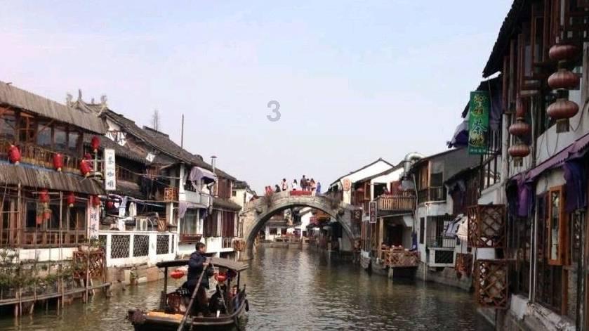 李湘开通二手平台,毛巾卖1560元引争议,被质疑后发文称全场10元